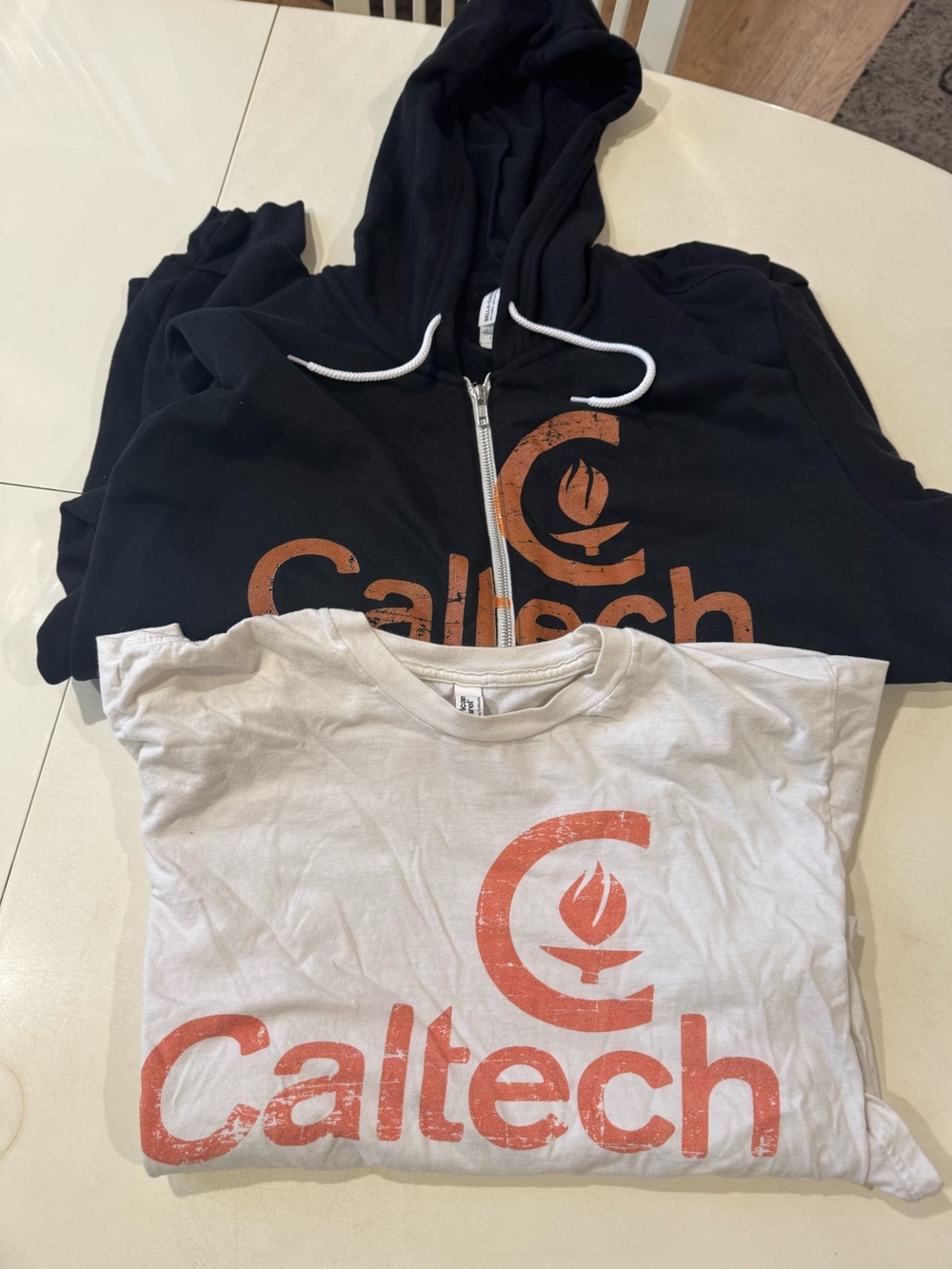 Cal Tech Logo Men’s XL Sweatshirt and T-Shirt Bundle